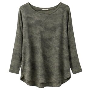 Camo Long Sleeve Knit Top Scoop Neck High Low Hem Soft Lightweight Pullover